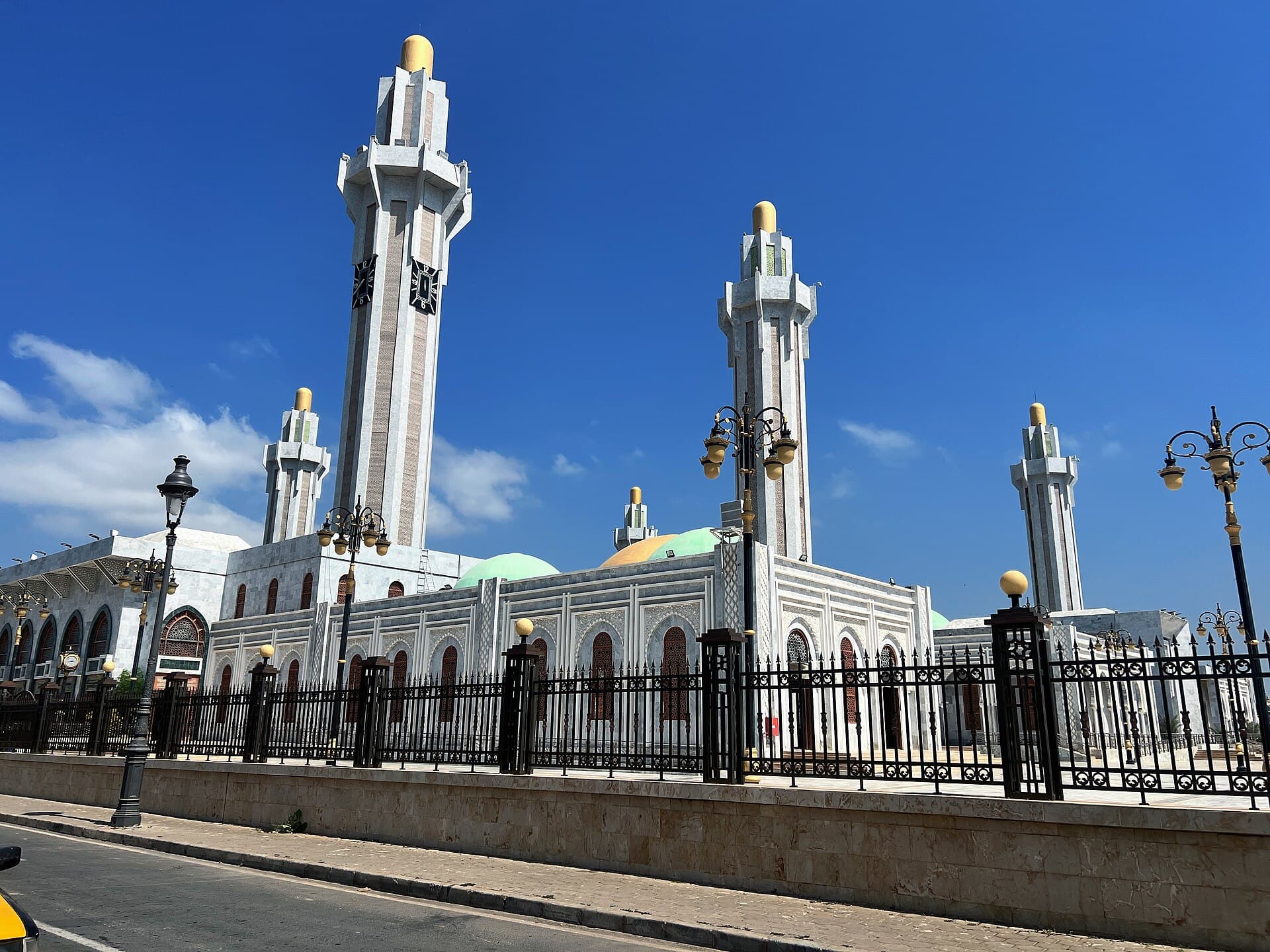Mosquées Massalikoul Djinane et de la Divinité