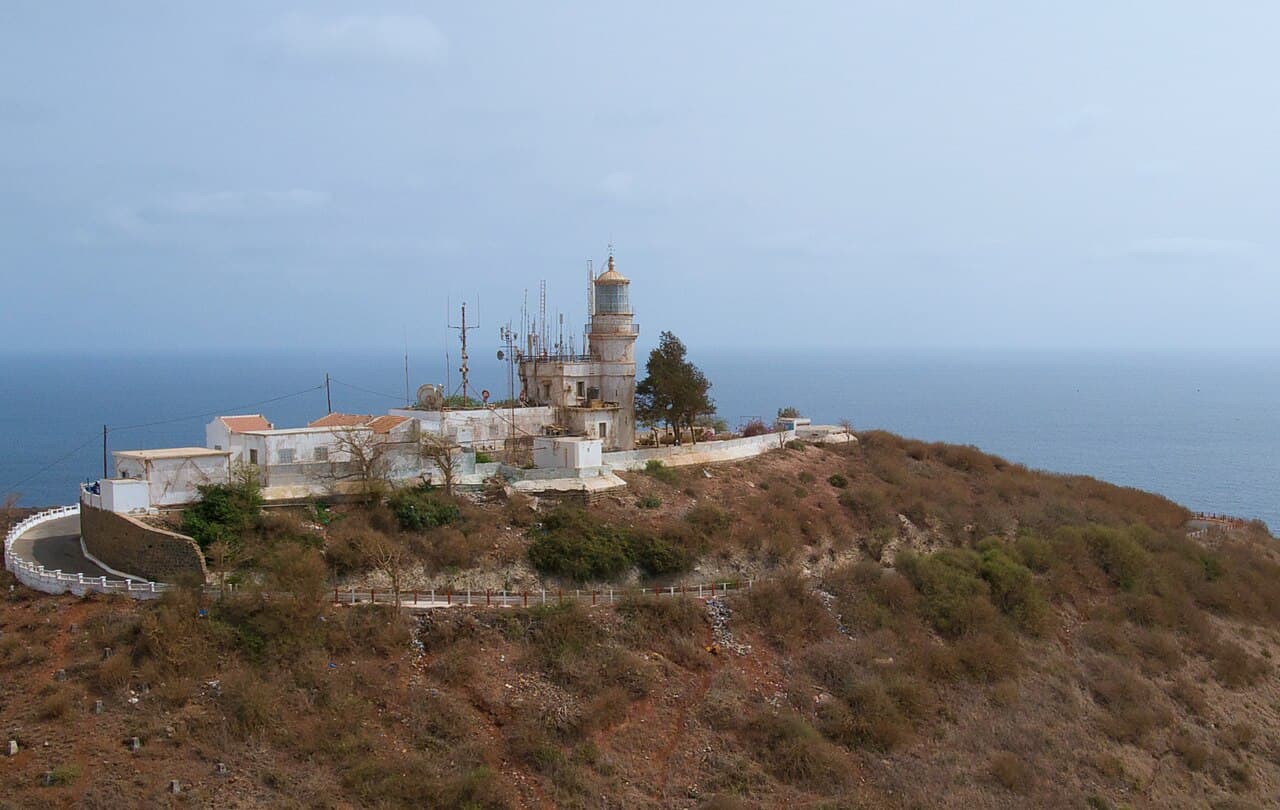 Le phare face à l’océan